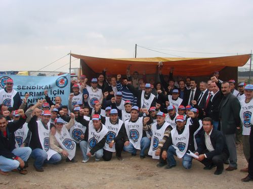 ICEM, IUF ve ITF temsilcileri, Unilever depoları önünde 147 gündür direnen TÜMTİS üyesi işçileri ziyaret etti