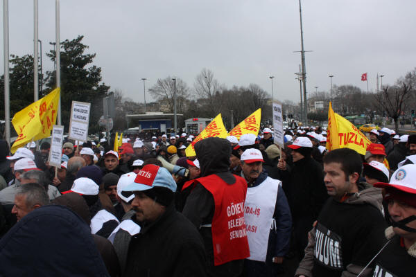 'Yandaş sendika sevdanızdan vazgeçin'