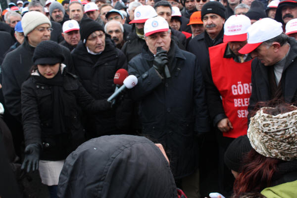 'Yandaş sendika sevdanızdan vazgeçin'