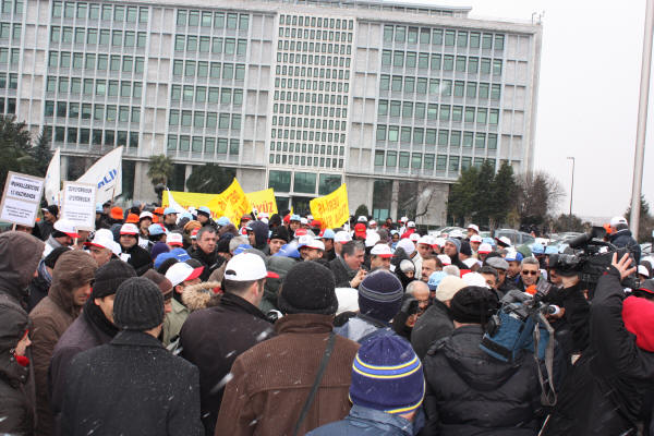 'Yandaş sendika sevdanızdan vazgeçin'