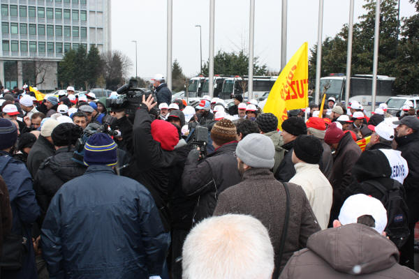 'Yandaş sendika sevdanızdan vazgeçin'