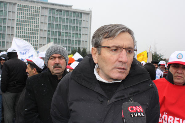 'Yandaş sendika sevdanızdan vazgeçin'