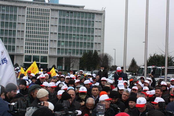 'Yandaş sendika sevdanızdan vazgeçin'