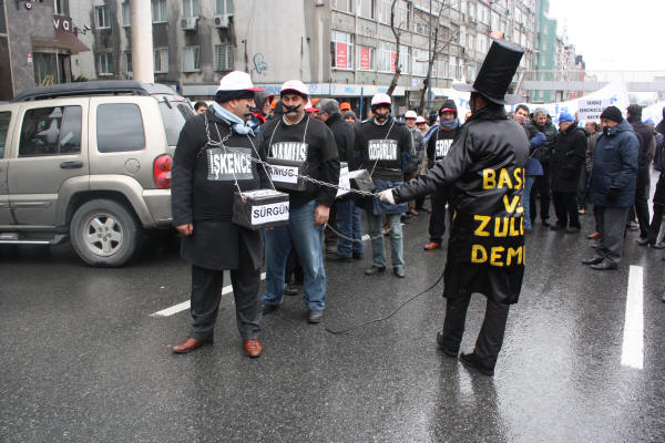 'Yandaş sendika sevdanızdan vazgeçin'