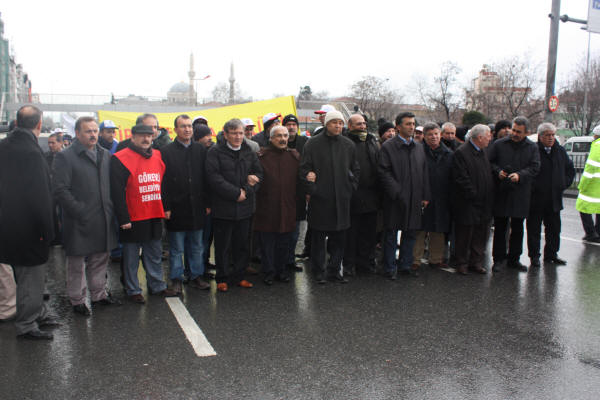'Yandaş sendika sevdanızdan vazgeçin'