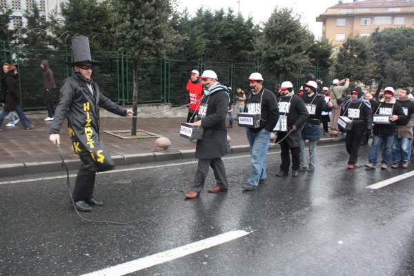 'Yandaş sendika sevdanızdan vazgeçin'