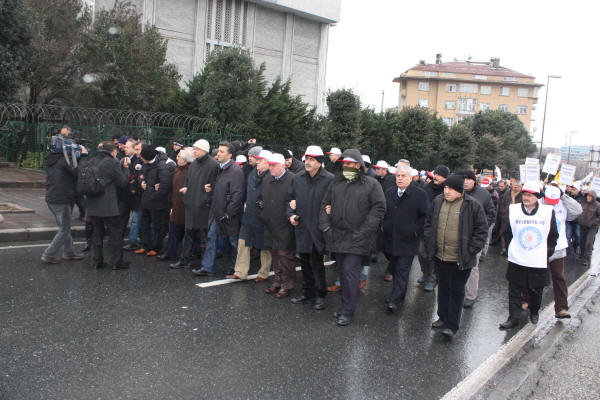 'Yandaş sendika sevdanızdan vazgeçin'