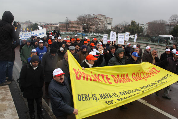 'Yandaş sendika sevdanızdan vazgeçin'