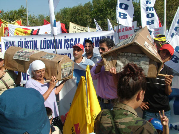 ABD ve İsrail Kadıköy'de protesto edildi