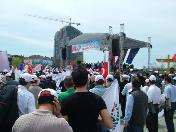 Baskıya rağmen Taksim'e çıkıldı
