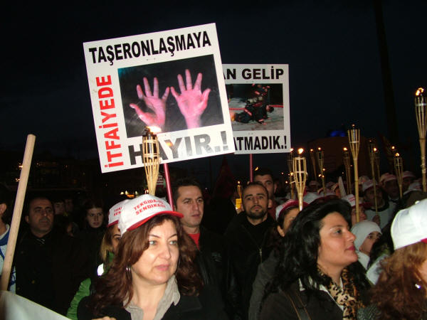 Tekel işçileri için meşaleli yürüyüş