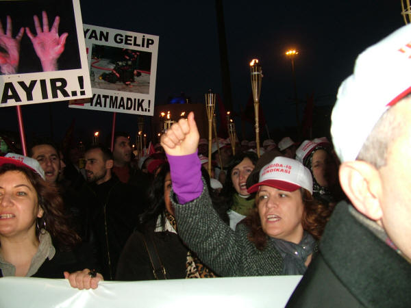 Tekel işçileri için meşaleli yürüyüş