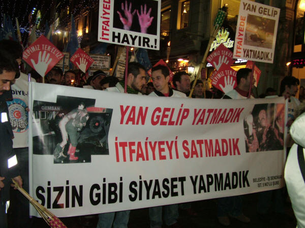 Tekel işçileri için meşaleli yürüyüş