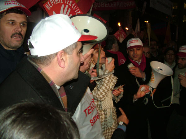 Tekel işçileri için meşaleli yürüyüş