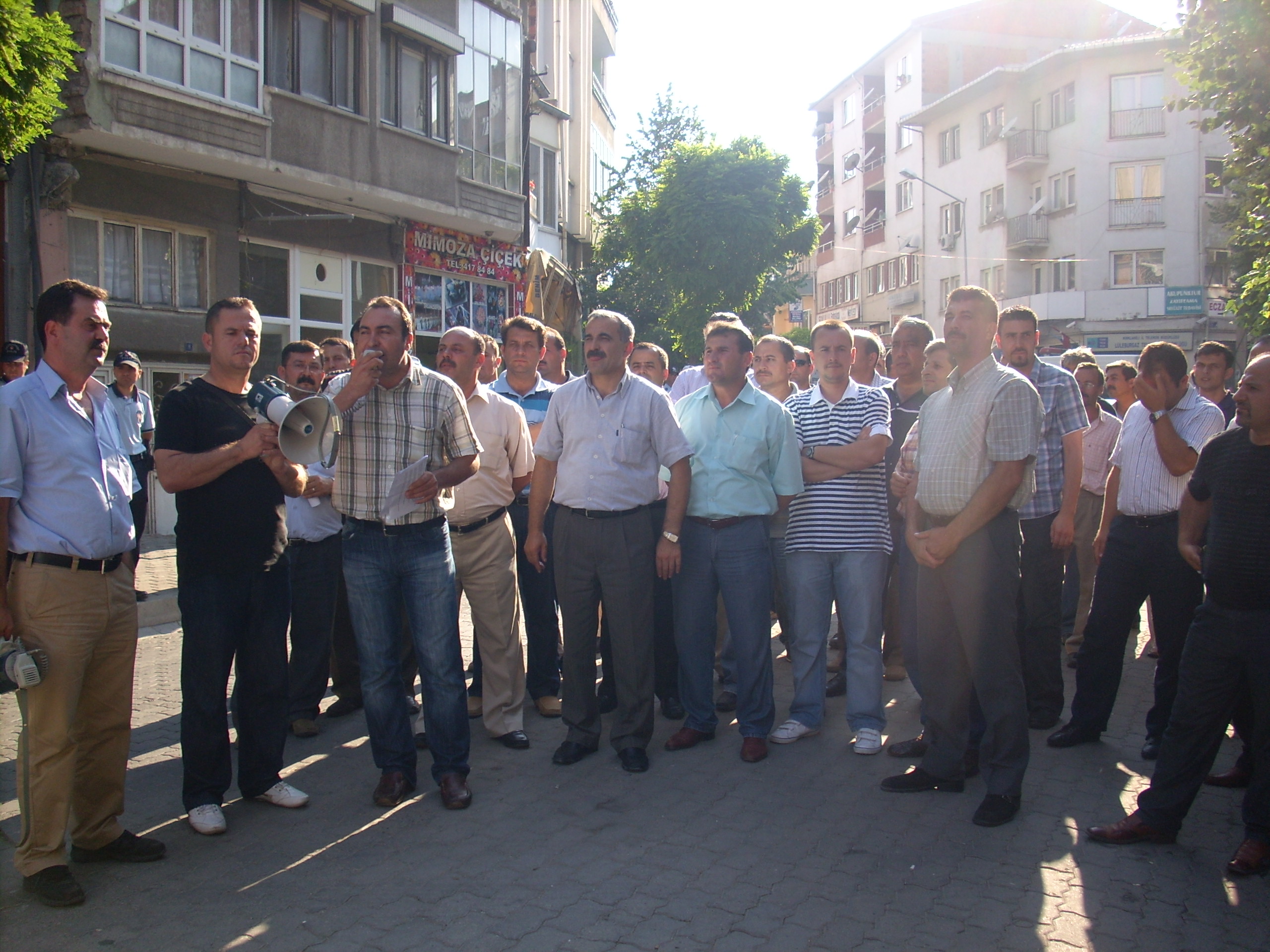 1 saatlik uyarı eylemi