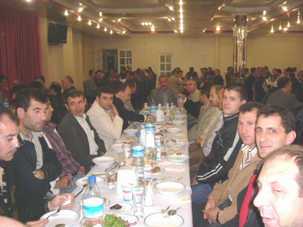 Petrol-İş'ten üyelerine iftar yemeği