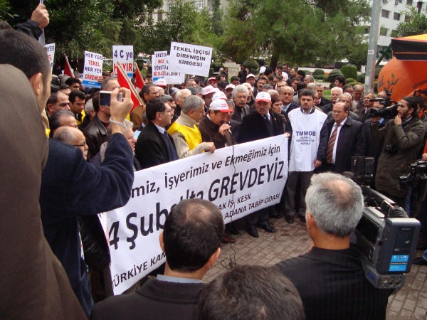 Tekel işçilerine destek eyleminin basın açıklaması