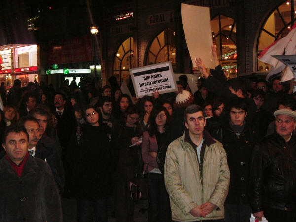 Doğal gaz zammı protesto edildi
