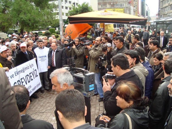 Tekel işçilerine destek eyleminin basın açıklaması