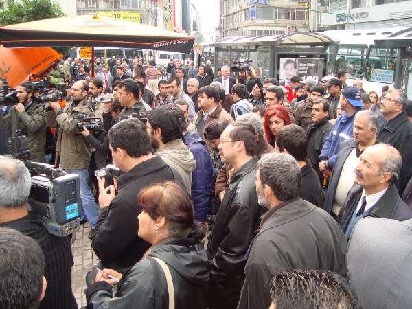 Tekel işçilerine destek eyleminin basın açıklaması