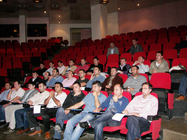 Üyelerimizden 'daha fazla iç örgütlenme' çağrısı