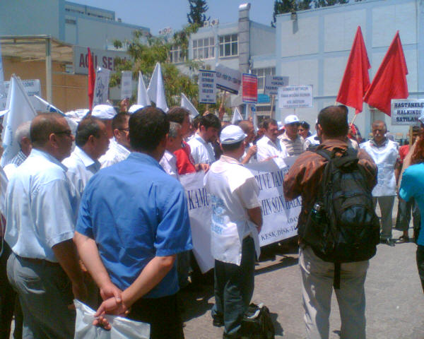 Kamu hastane birlikleri ve tam gün yasa tasarısı eylemi