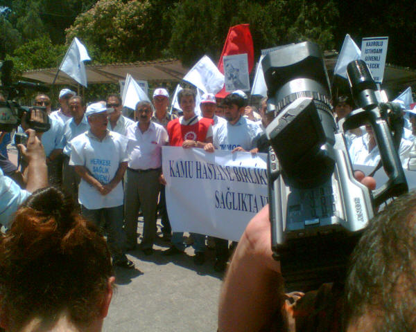 Kamu hastane birlikleri ve tam gün yasa tasarısı eylemi