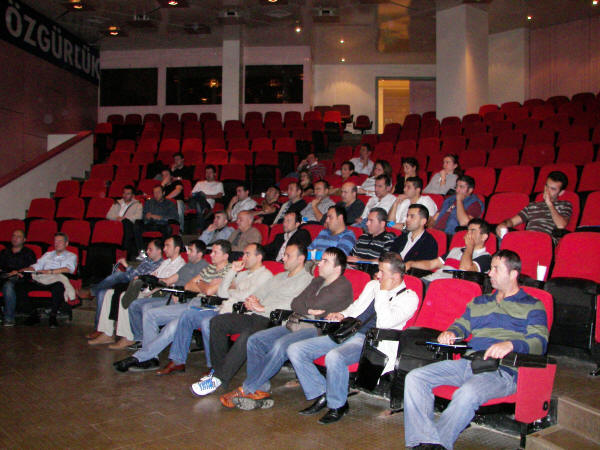 Üyelerimizden 'daha fazla iç örgütlenme' çağrısı