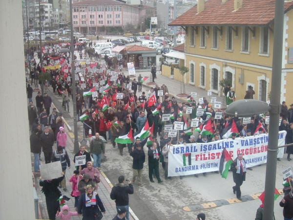 Bandırma'da Filistin ile dayanışma mitingi