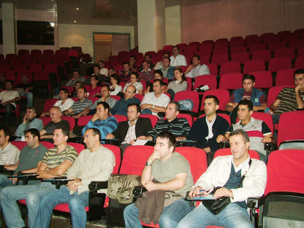 Üyelerimizden 'daha fazla iç örgütlenme' çağrısı