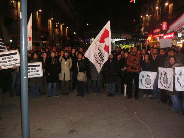 Doğal gaz zammı protesto edildi