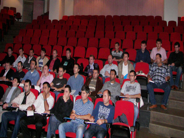 Üyelerimizden 'daha fazla iç örgütlenme' çağrısı