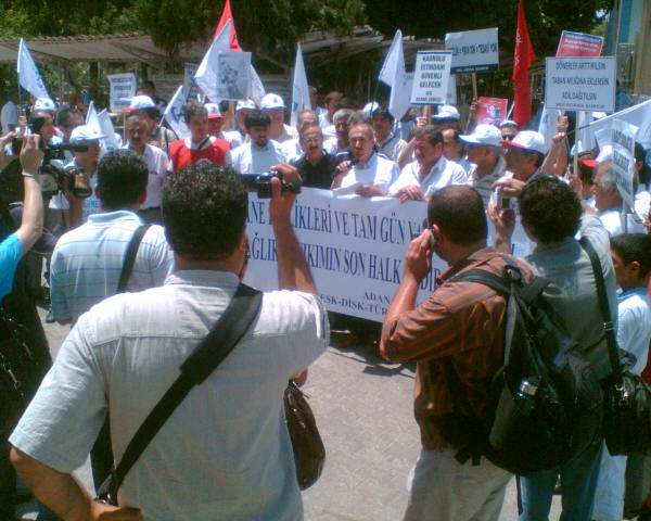 Kamu hastane birlikleri ve tam gün yasa tasarısı eylemi