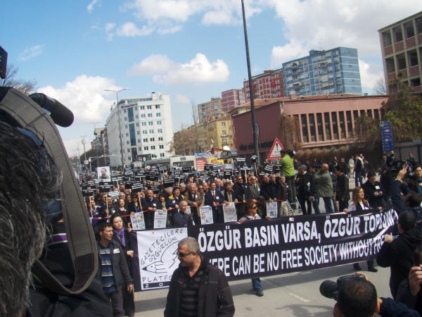 Ankara'da 'Gazetecilere Özgürlük' yürüyüşü