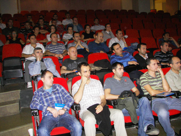 Üyelerimizden 'daha fazla iç örgütlenme' çağrısı