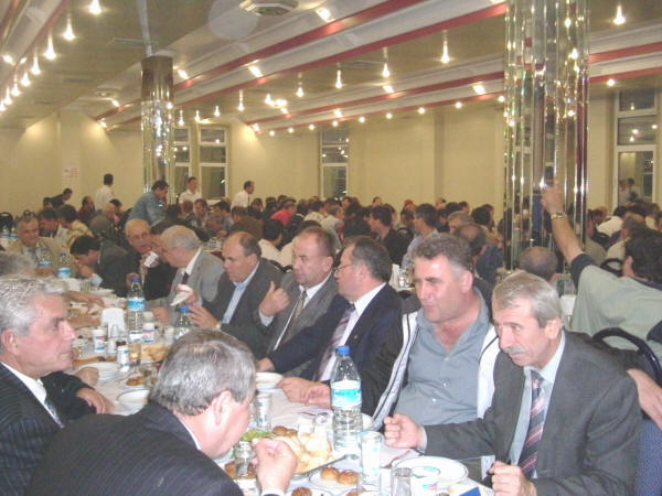 Petrol-İş'ten üyelerine iftar yemeği