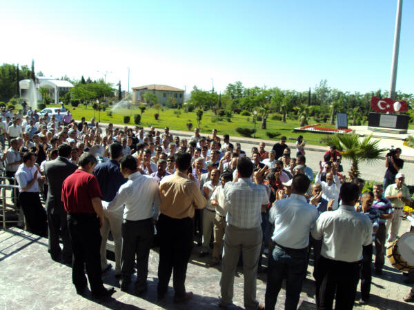 Pazara değil sokağa çıkıyoruz