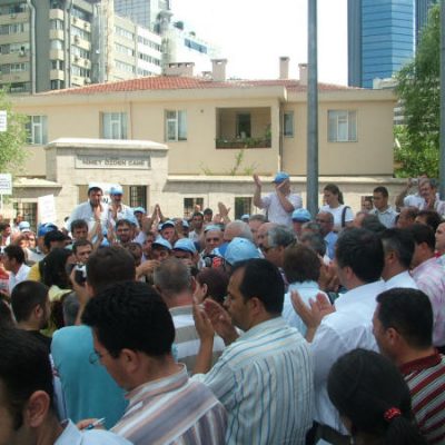 Arkas Holding işten çıkardığı işçileri derhal geri almalıdır