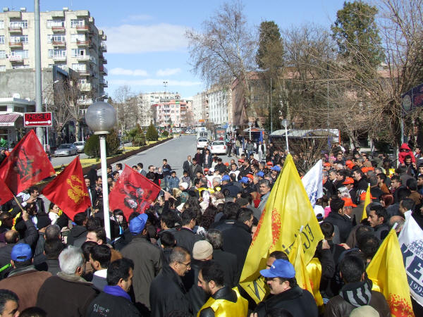 Adıyama'da bir günlük iş bırakma eylemi