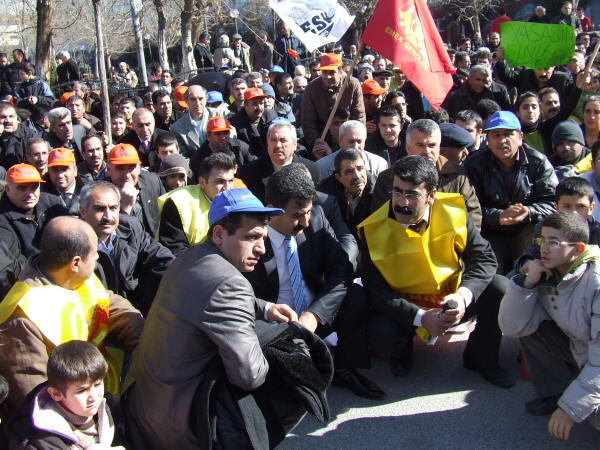Adıyama'da bir günlük iş bırakma eylemi