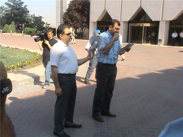 Bir saat süreyle çalışmama hakkımızı kullandık