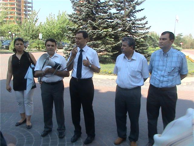 Bir saat süreyle çalışmama hakkımızı kullandık