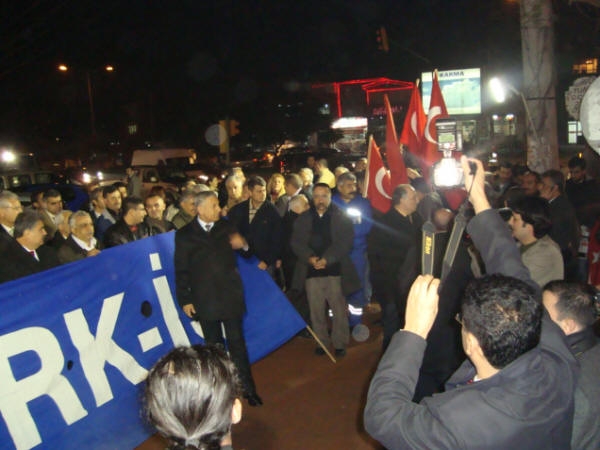 AKP İl binası önünde eylem