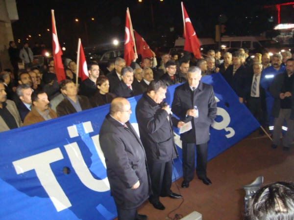 AKP İl binası önünde eylem