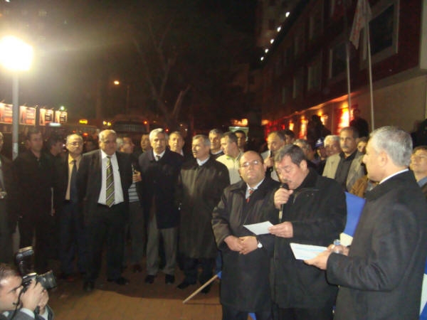 AKP İl binası önünde eylem