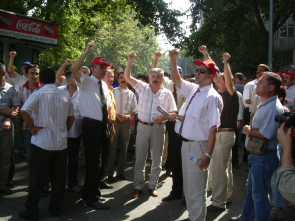 Kamu çalışanlarının mücadelesine destek