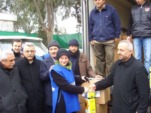 Direnişteki Bericap işçisine Türk-İş'ten kumanya desteği