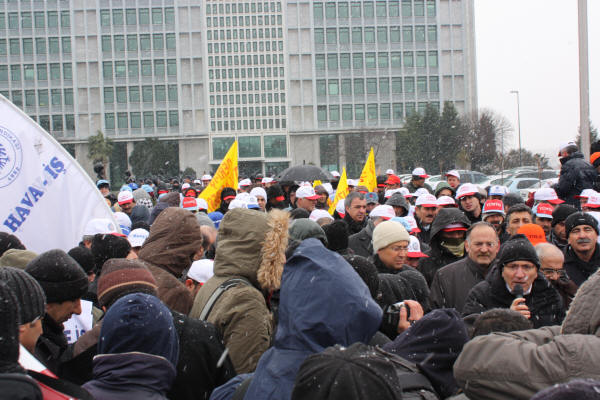 ‘Yandaş sendika sevdanızdan vazgeçin’
