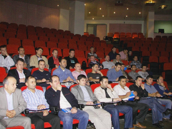 Üyelerimizden ‘daha fazla iç örgütlenme’ çağrısı