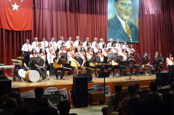 Türk halk müziği korosu ve halk oyunları etkinlikleri